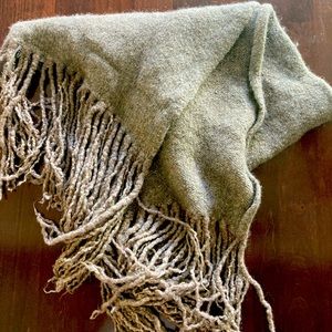 R’ogan nyc big warm scarf